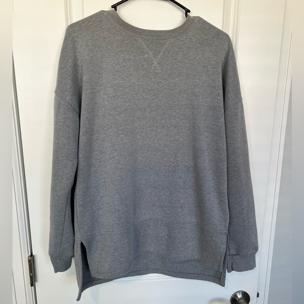 Loose end sweatshirt. Longer in the back